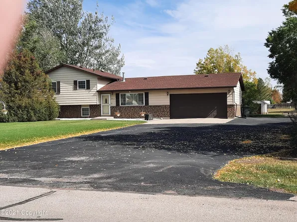 911 Aspen Ln, Gillette, WY 82716