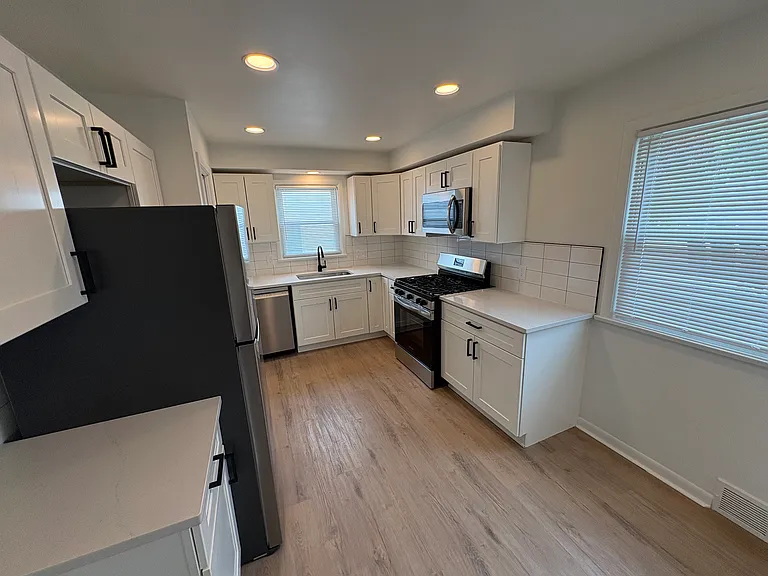 9609 Alexander Rd — Photo 3