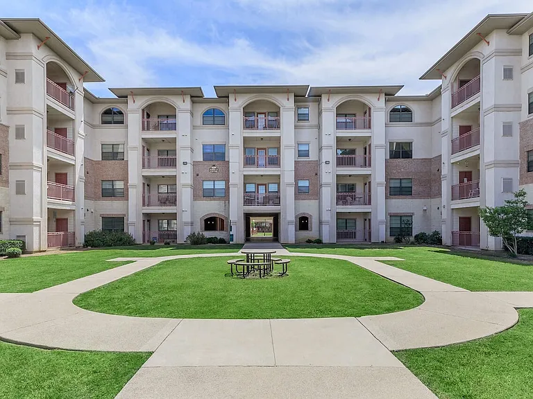Amelia Parc — Photo 23
