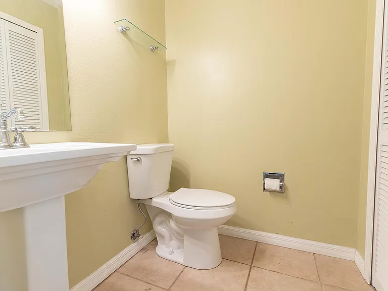 5850 Cypress Gardens Blvd #607 — Photo 10