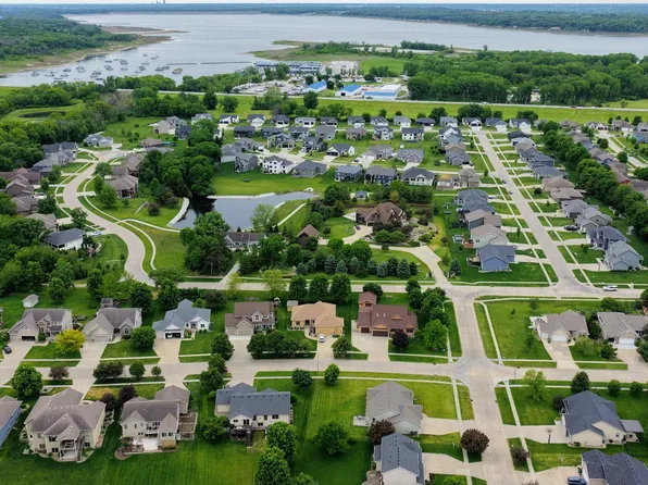 800 Lake View Ave, Polk City, IA 50226