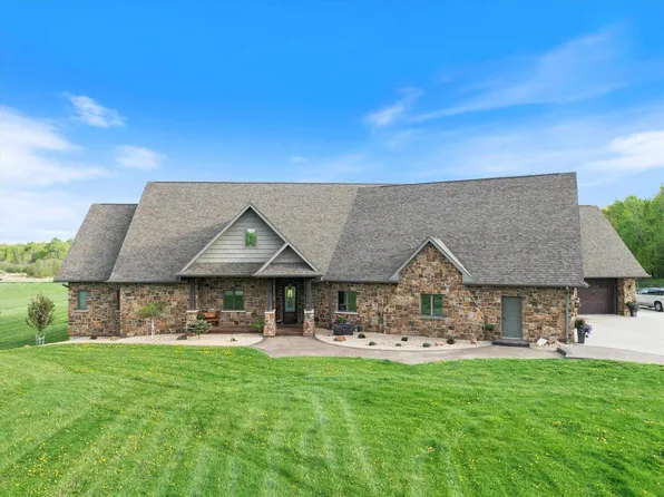 9073 Richfield Dr, Marshfield, WI 54449