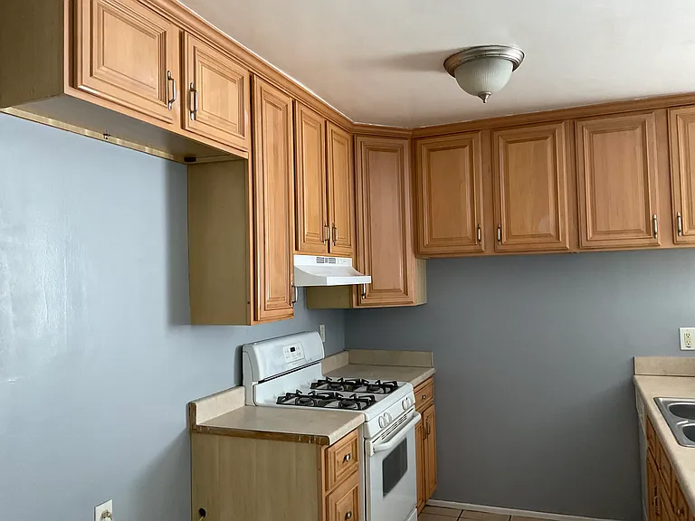 645 Scott Pl — Photo 12