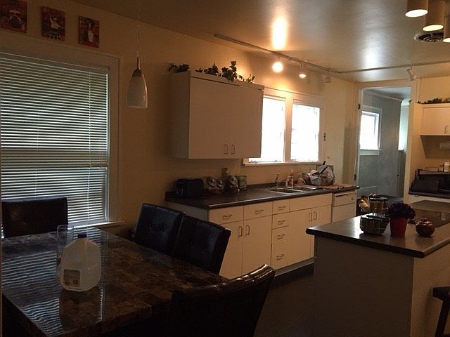 2nd image of 406 E Sunnybrook Dr
