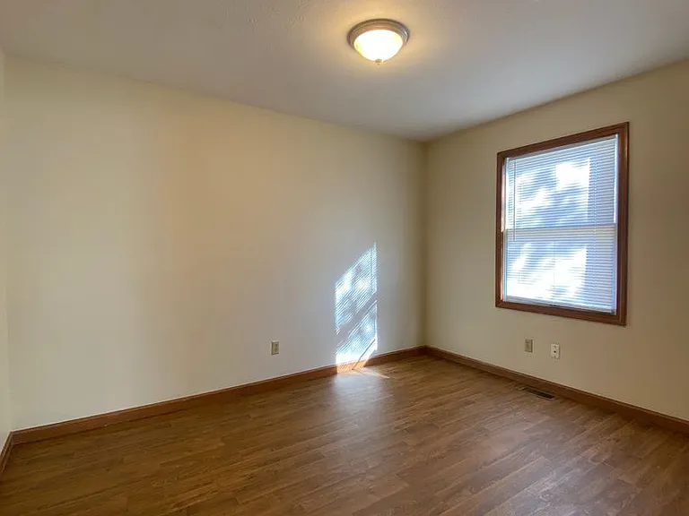 218 Stonewall Ct — Photo 3