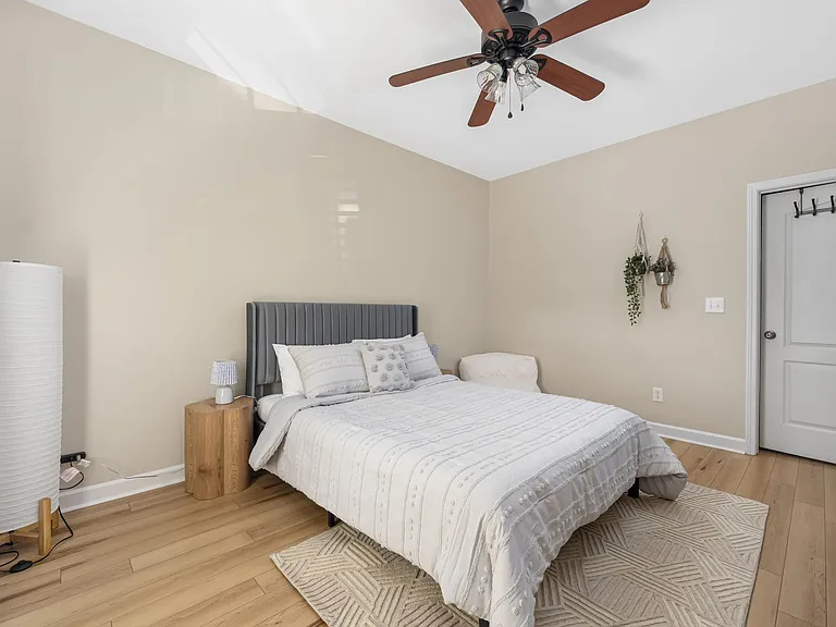 13704 Anthea Ln — Photo 10