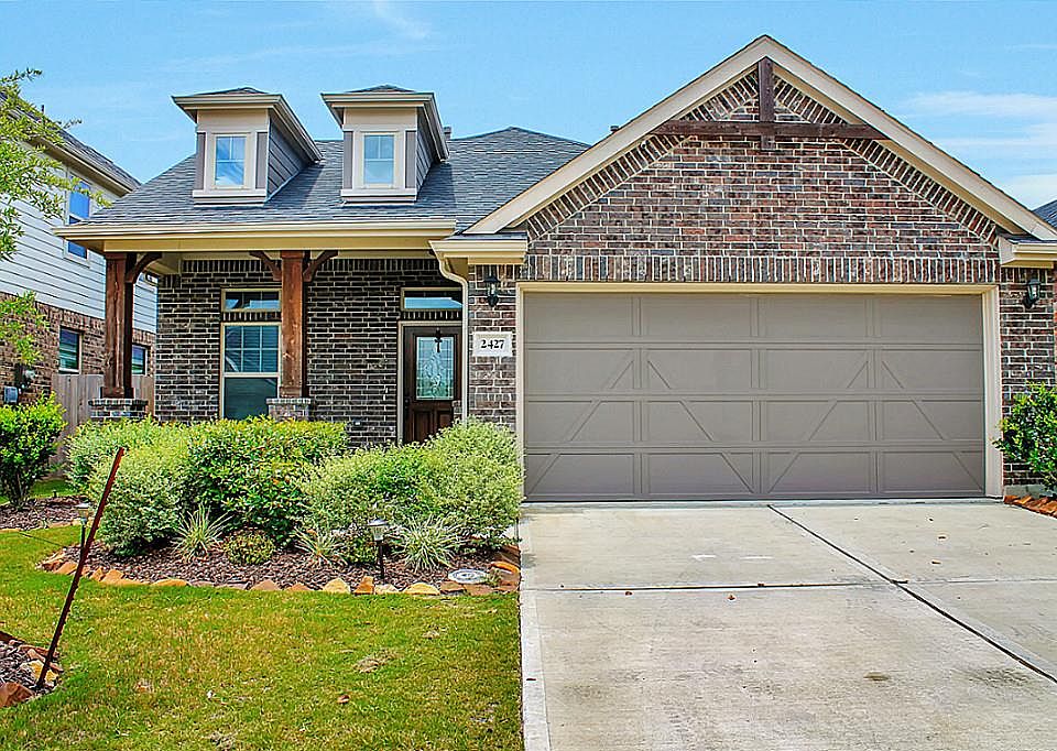1st image of 2427 Village Lakes Dr