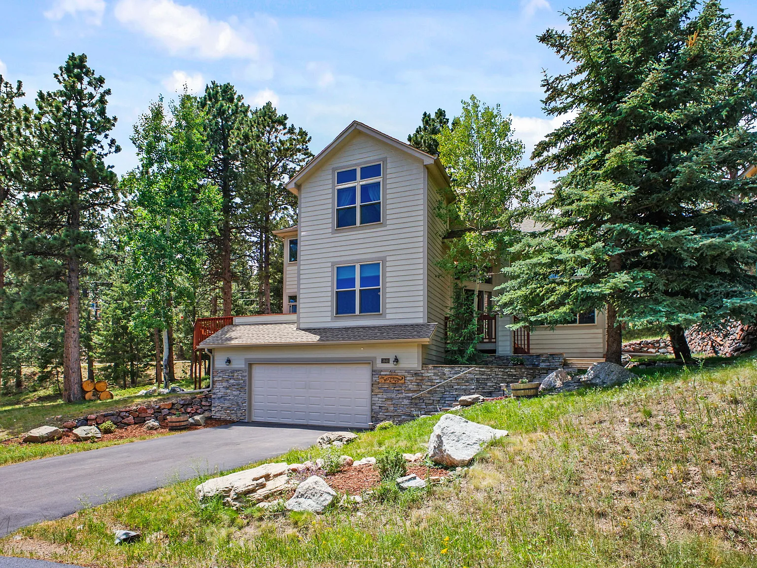 5 bed, 3310 sqft, $4,200 — Photo 1