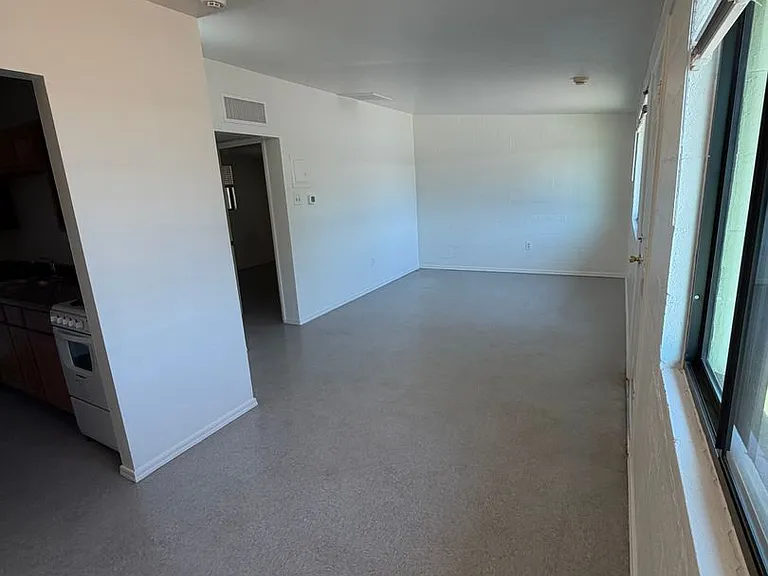 3240 E Towner St — Photo 5