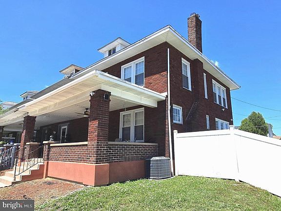 3rd image of 257 E Jackson St