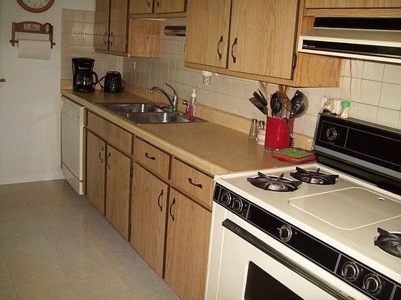 4th image of 4440 N Oriole Ave