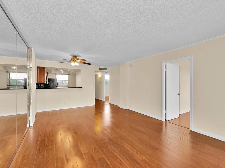 118 Royal Park Dr #4G — Photo 4
