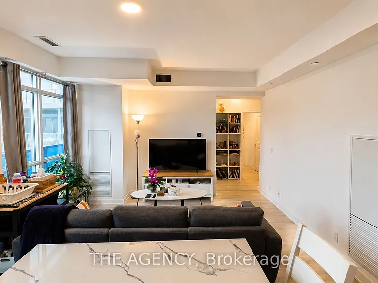 30 Upper Mall Way #A622 — Photo 6