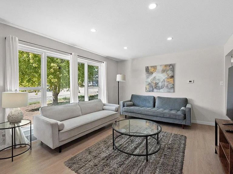 5330 Johnson St — Photo 1