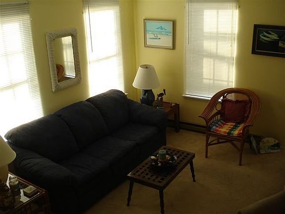 4th image of 315 39th St W #A