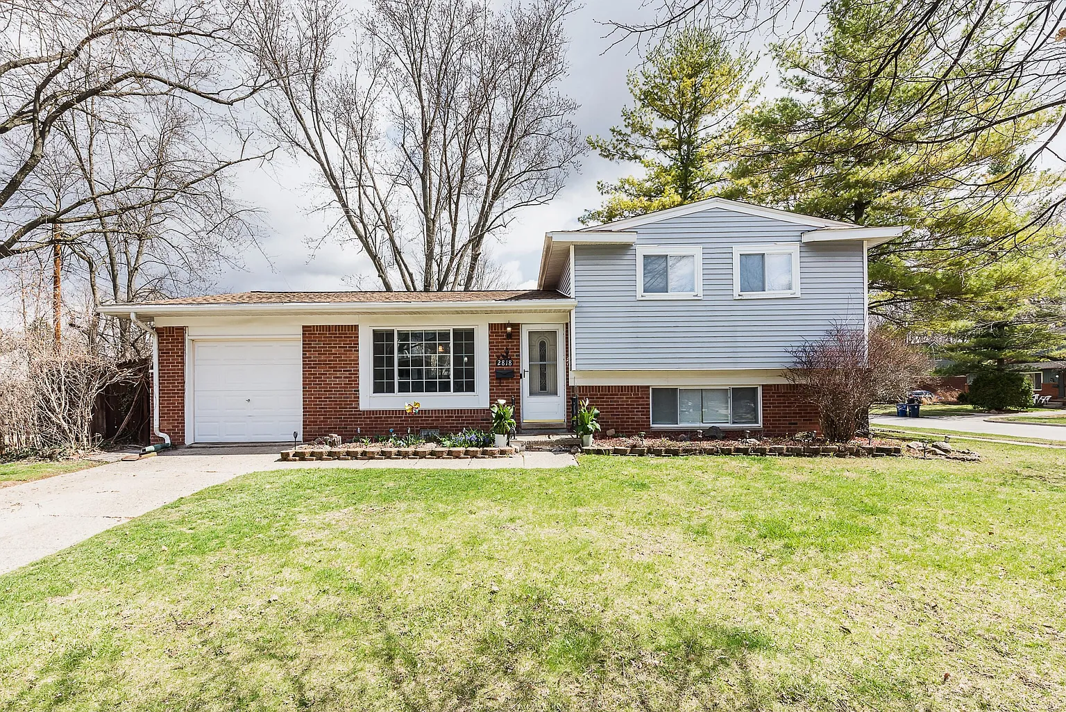 2818 Marshall St photo 1