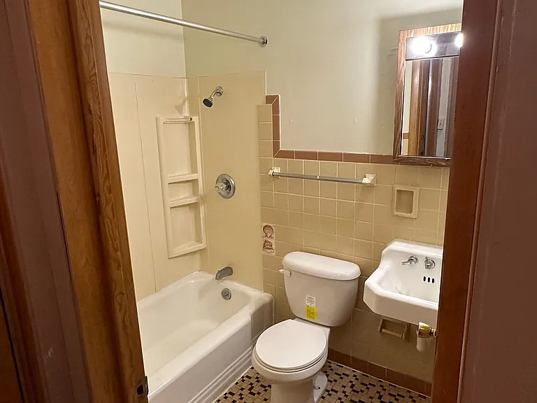 115 W Washington St — Photo 4
