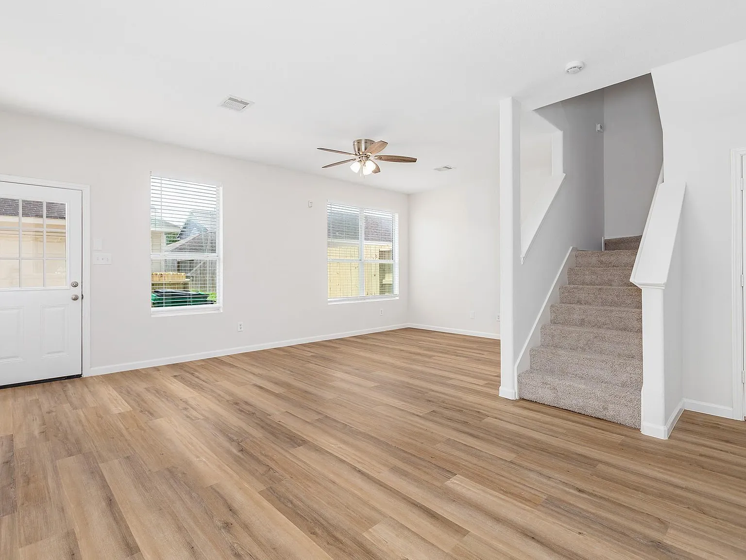 3 bed, 4.0 bath, 1540 sqft, $1,950 — Photo 3