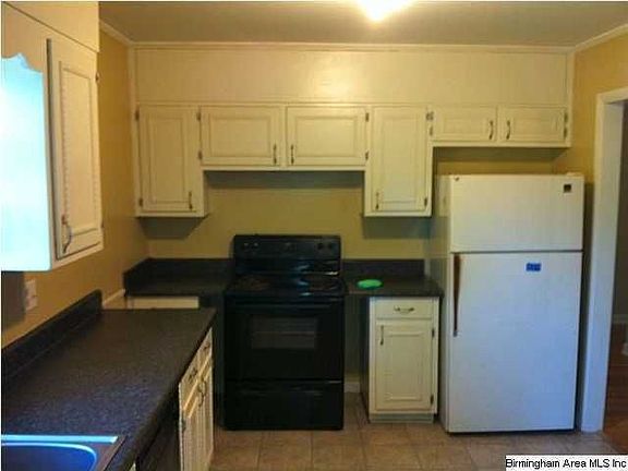 Kitchen w/ 2yr old stove