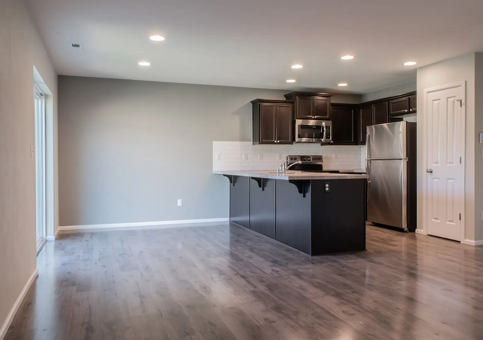 **Move-In Special**Suncrest Farms spacious 4bd 2.5bth home w/ 2 car garage! — Photo 3