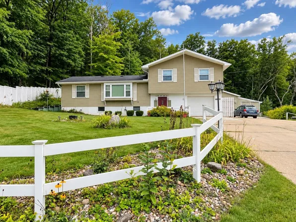 3825 Lapham Dr, Harrison, MI 48625