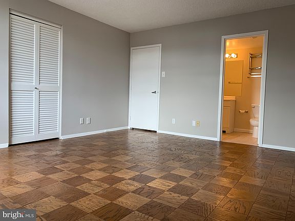 3rd image of 3800 Fairfax Dr APT 812