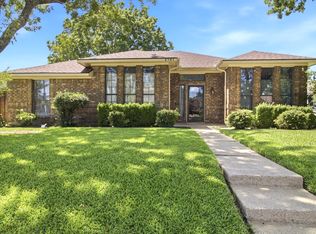 2701 Beau Dr, Mesquite, TX 75181