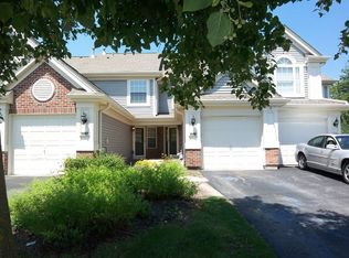 1069 Talbots Ln, Elk Grove Village, IL 60007
