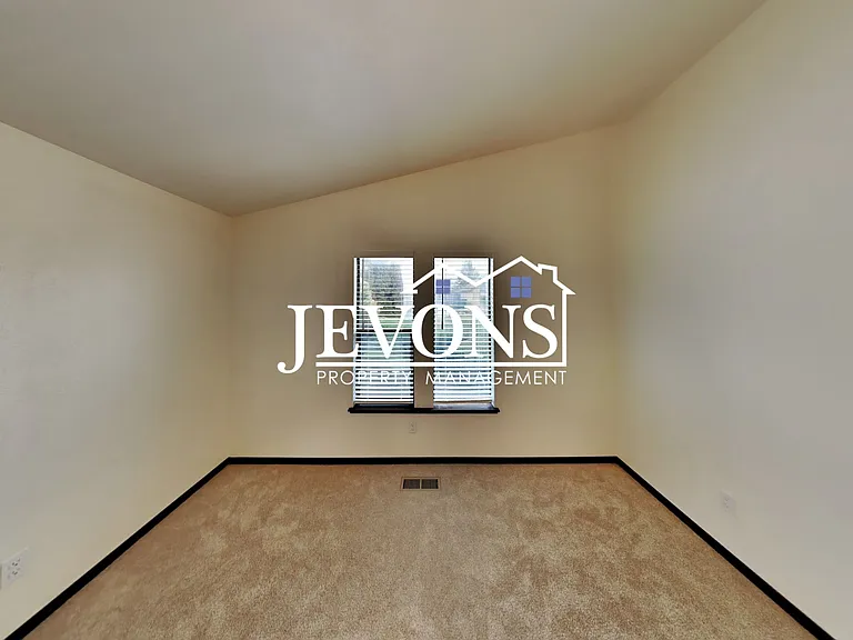1202 S 39th Ave — Photo 28