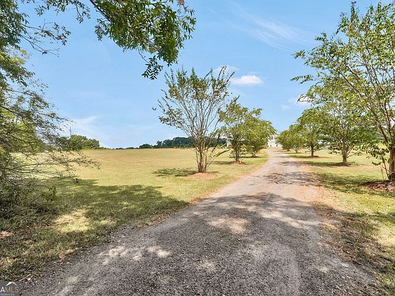 5th image of 3300 Calvin Rd