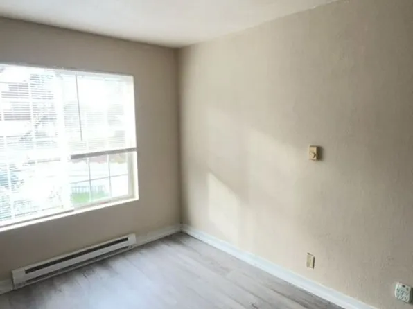 2129, 2129 Union Ave #1, North Bend, OR 97459