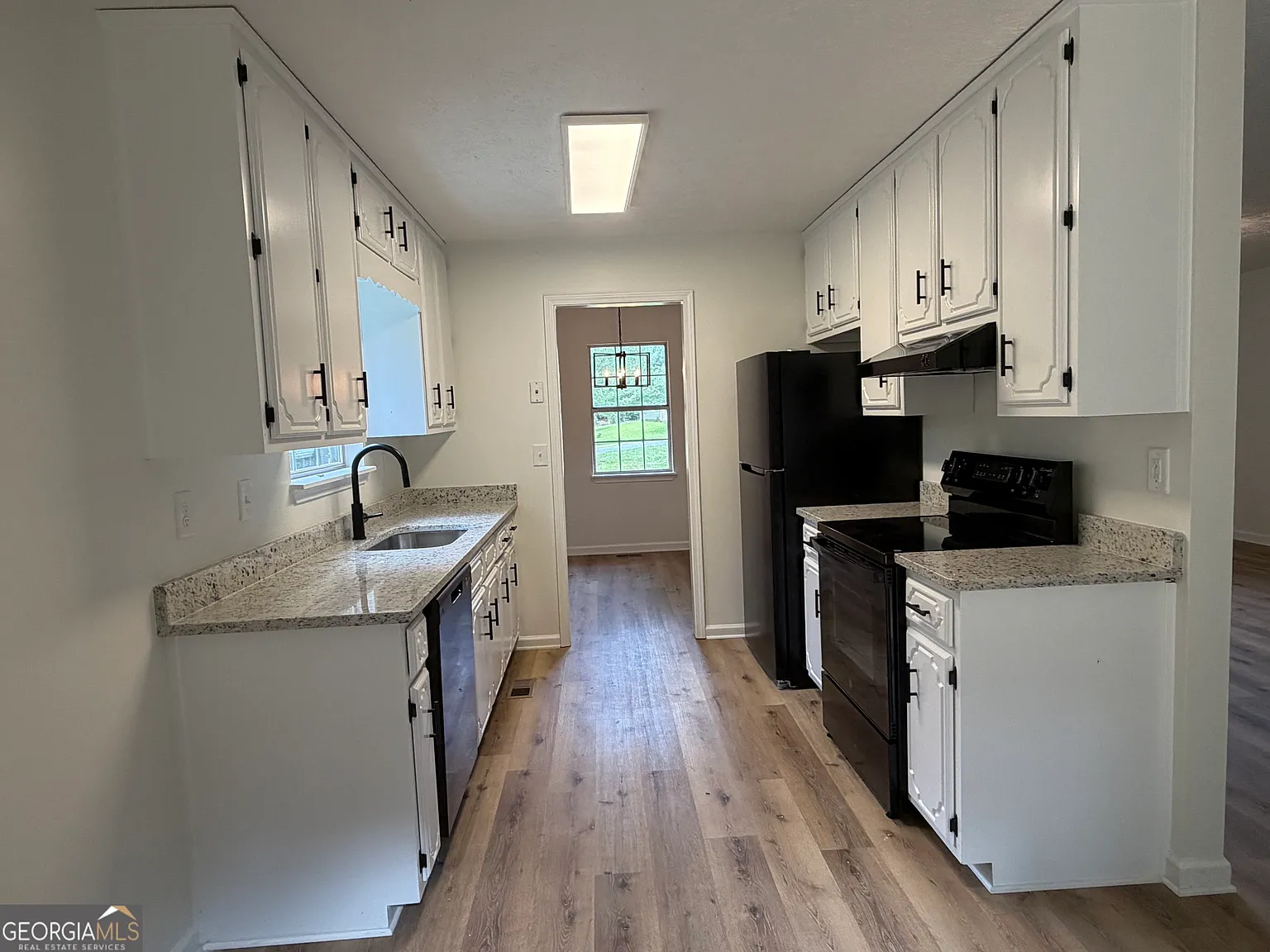 3 bed, 2.0 bath, 1362 sqft, $1,900 — Photo 3