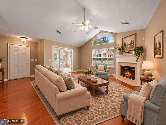3rd image of 2983 Oakside Cir