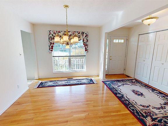 5th image of 19 Ascot Ct