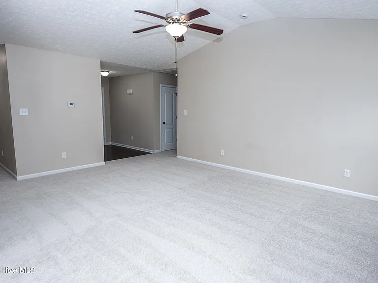 112 Patriot Ct — Photo 6