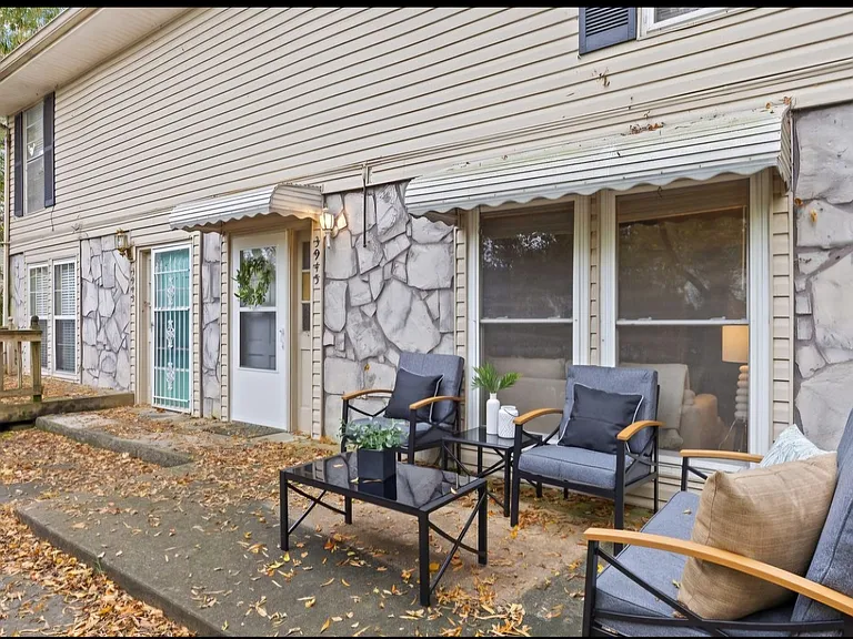 3945 N Quail Ln — Photo 2