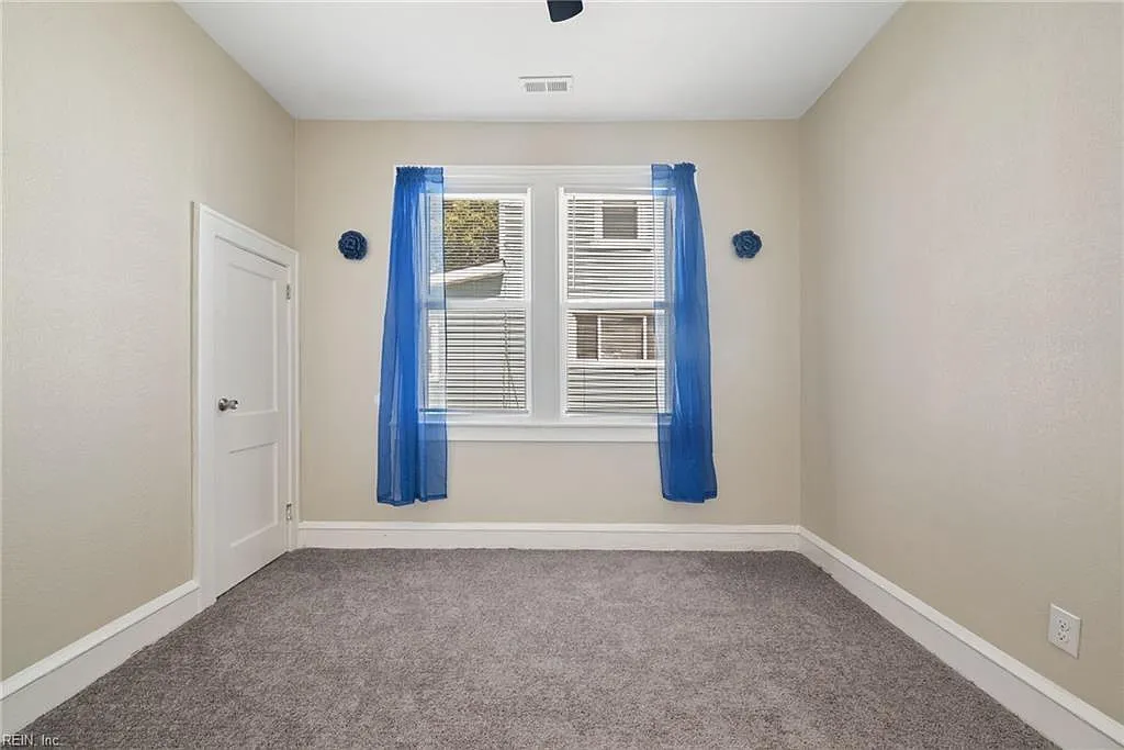 3 bed, 1364 sqft, $2,450 — Photo 2
