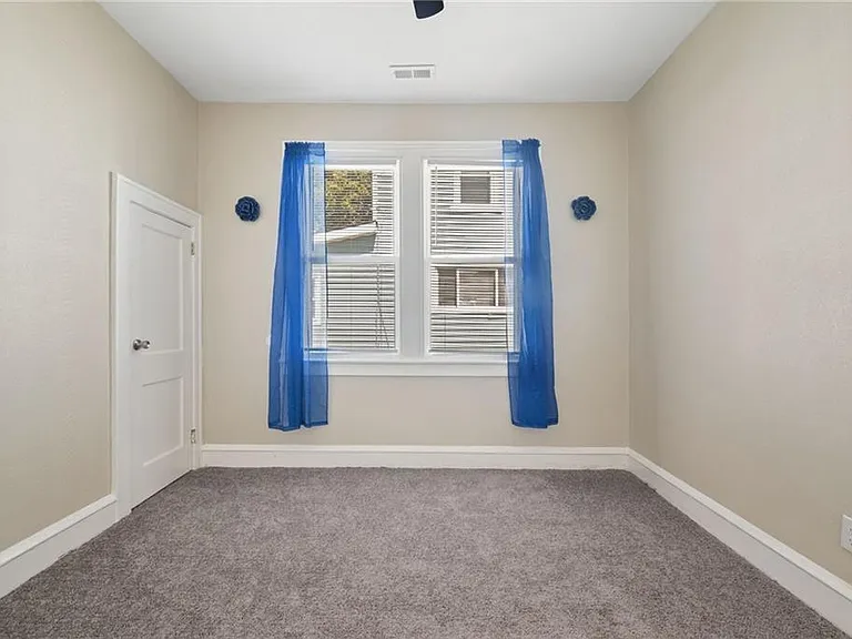 413 Highland Ave — Photo 2