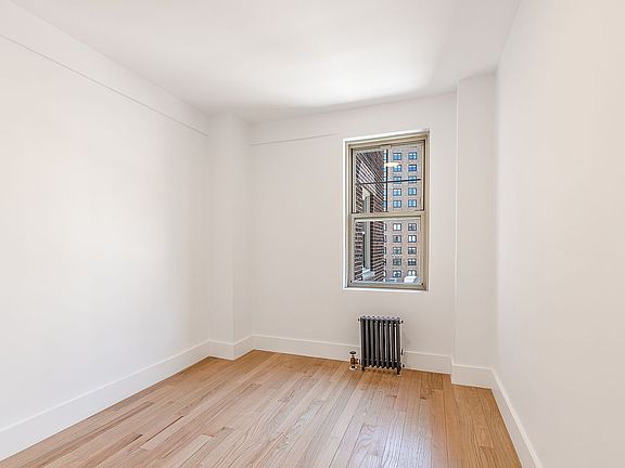 3rd image of 166 W 75th St #12C