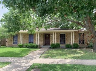 1836 Clear Creek Ln, Carrollton, TX 75007