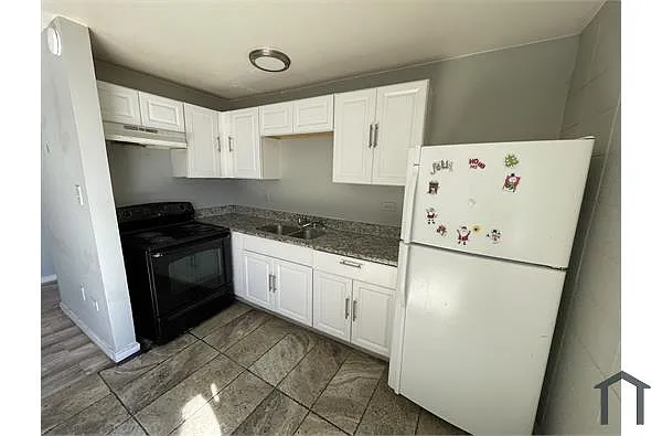 Building Photo - 1590 Clinton St #106