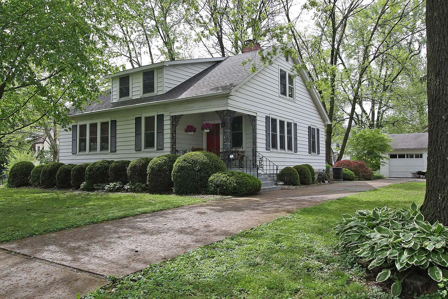 216 Hale Ave photo 1