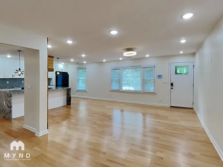2720 Hedgewood Dr NW — Photo 2
