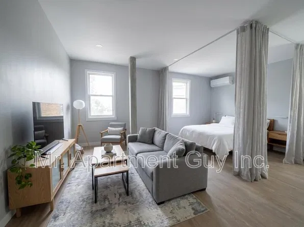 2 Balsam Ave S, Hamilton, ON