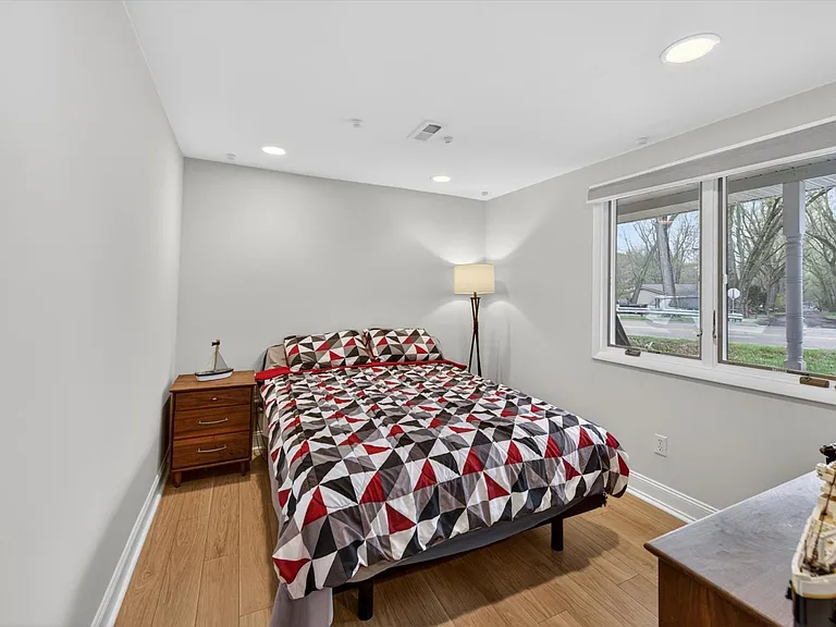 3341 Newton Rd — Photo 32