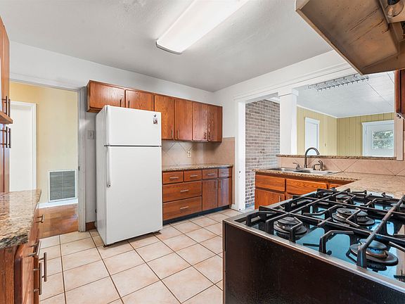 4th image of 5075 Holloway Ave