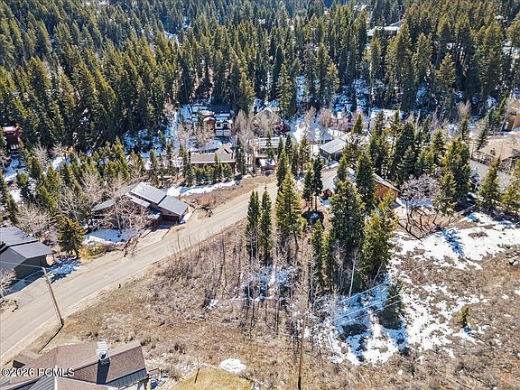 5th image of 390 Woodland Dr
