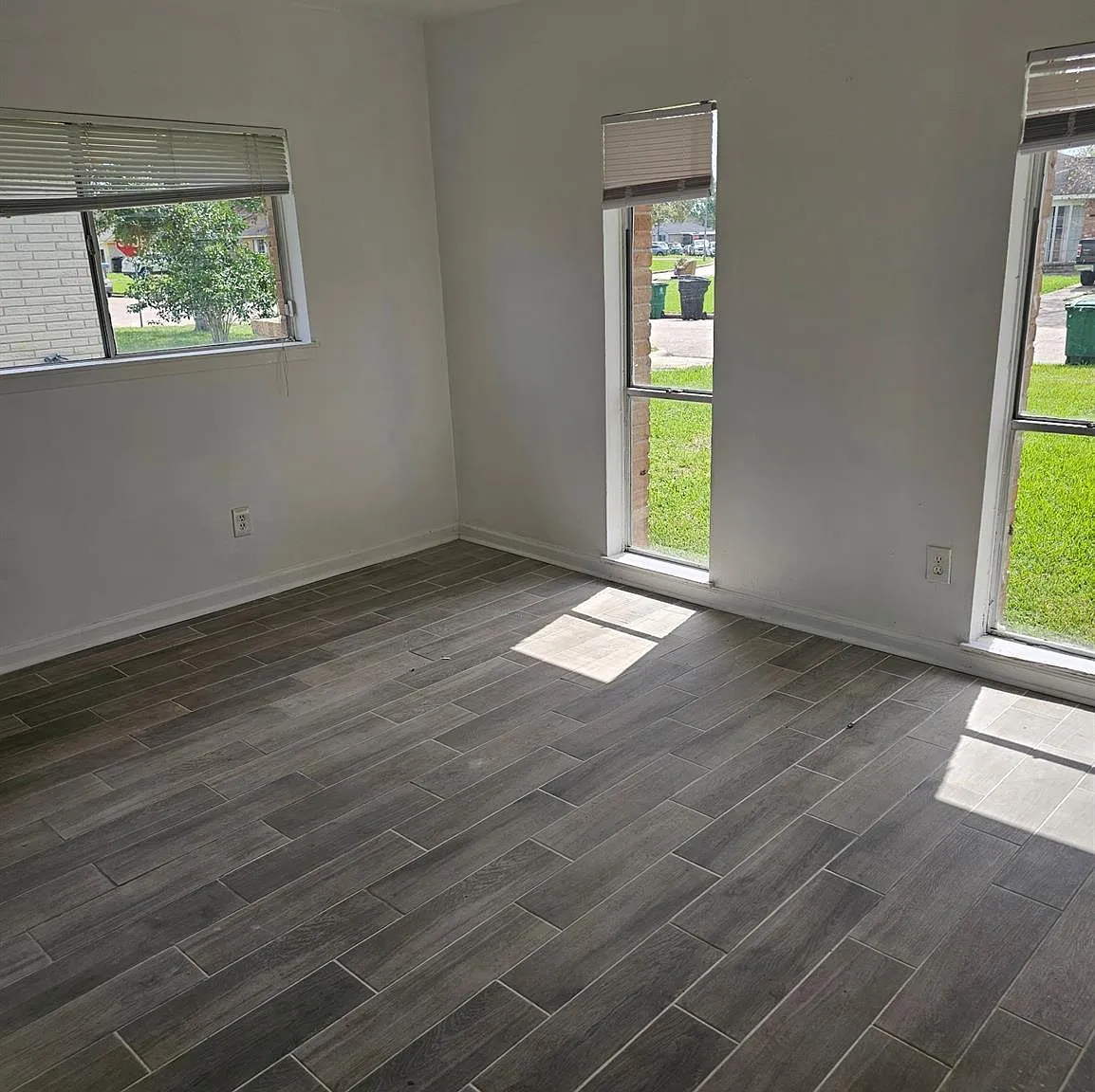 3 bed, 1.5 bath, 1043 sqft, $1,800 — Photo 3