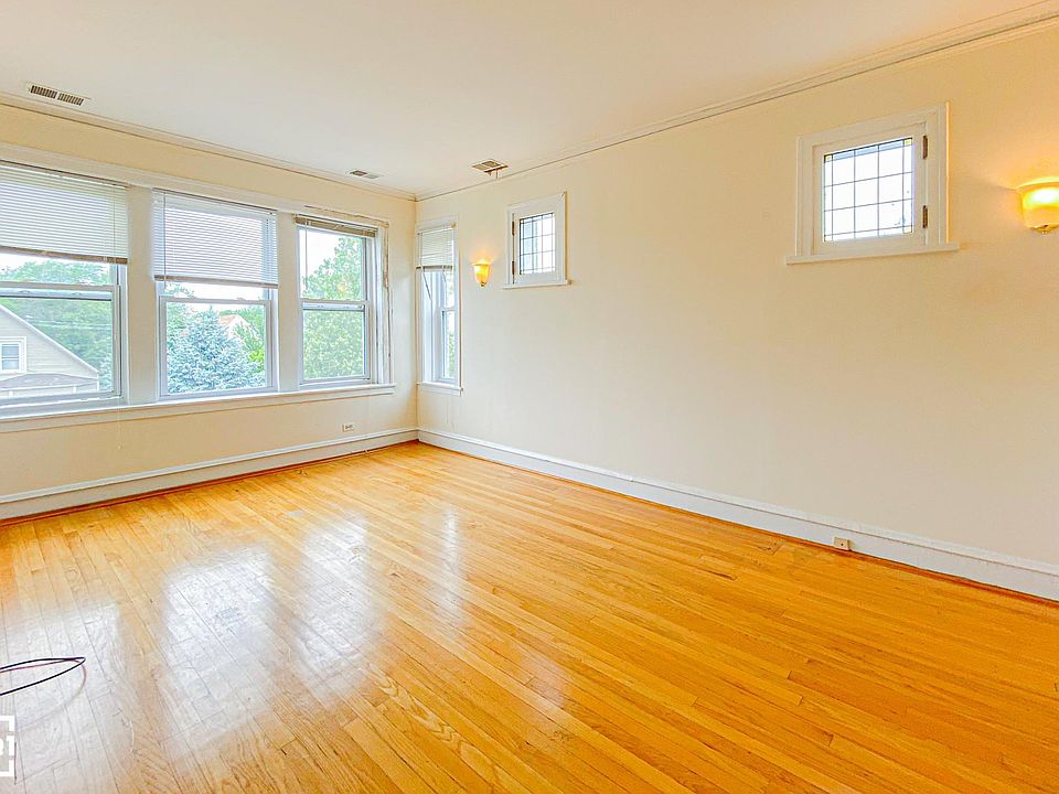 1st image of 3057 N Spaulding Ave #1