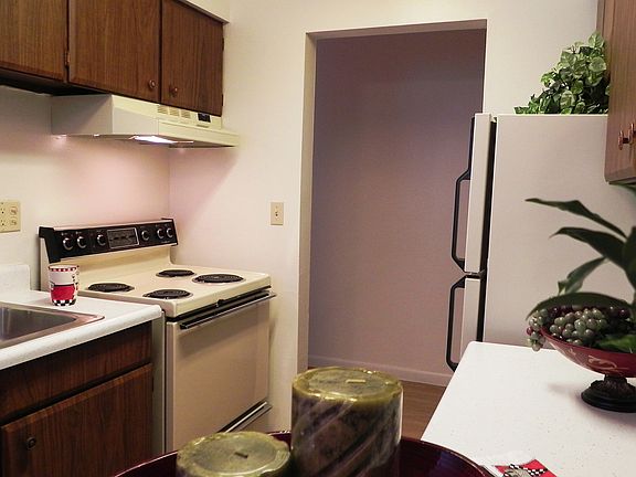 2nd image of 2046 9th St APT 97